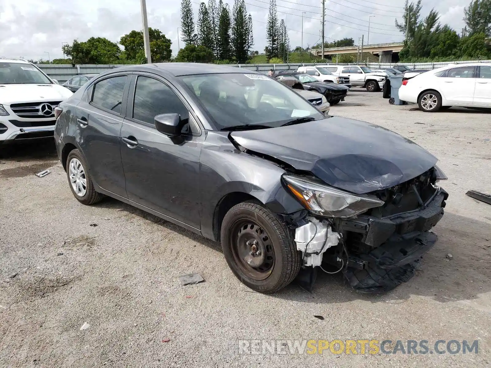 1 Photograph of a damaged car 3MYDLBYV0KY522416 TOYOTA YARIS 2019