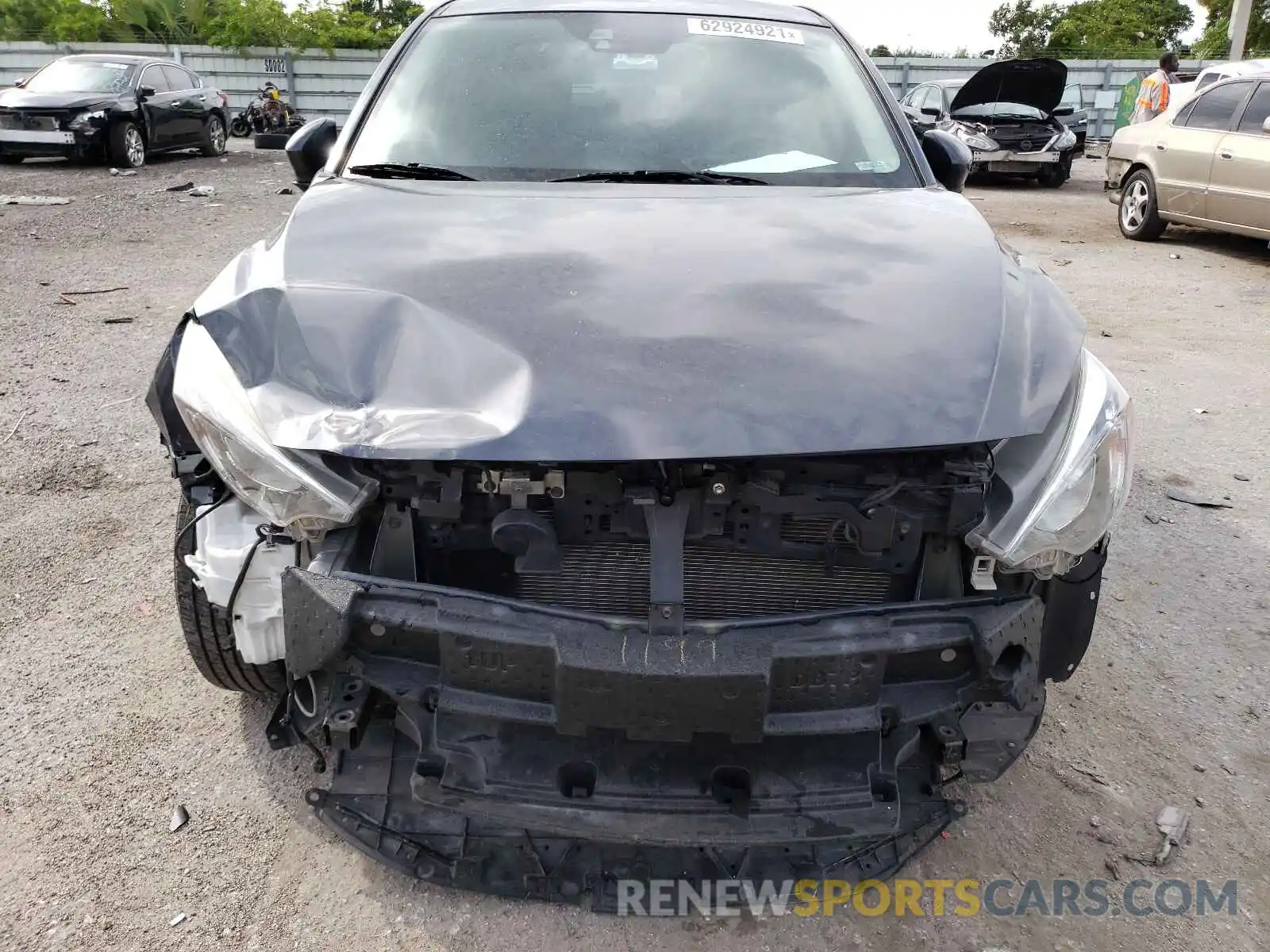 9 Photograph of a damaged car 3MYDLBYV0KY522416 TOYOTA YARIS 2019