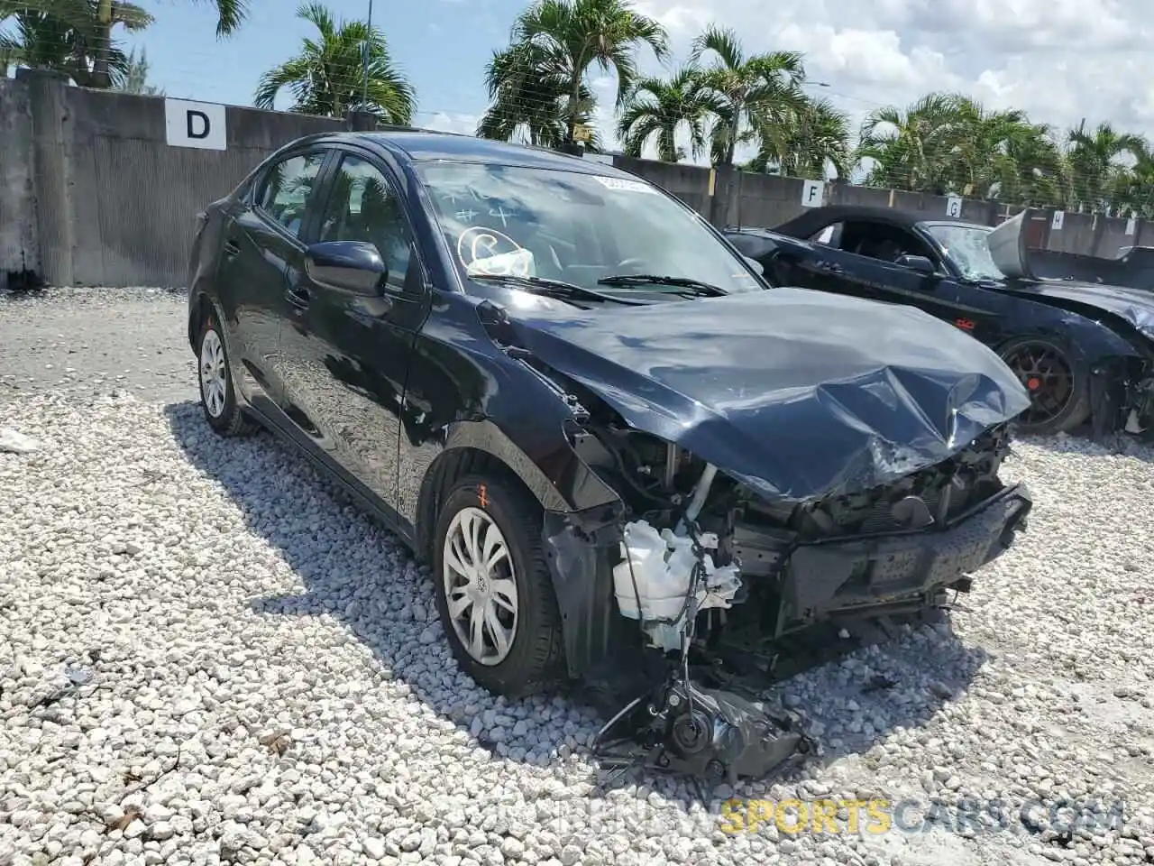 1 Photograph of a damaged car 3MYDLBYV0KY523324 TOYOTA YARIS 2019