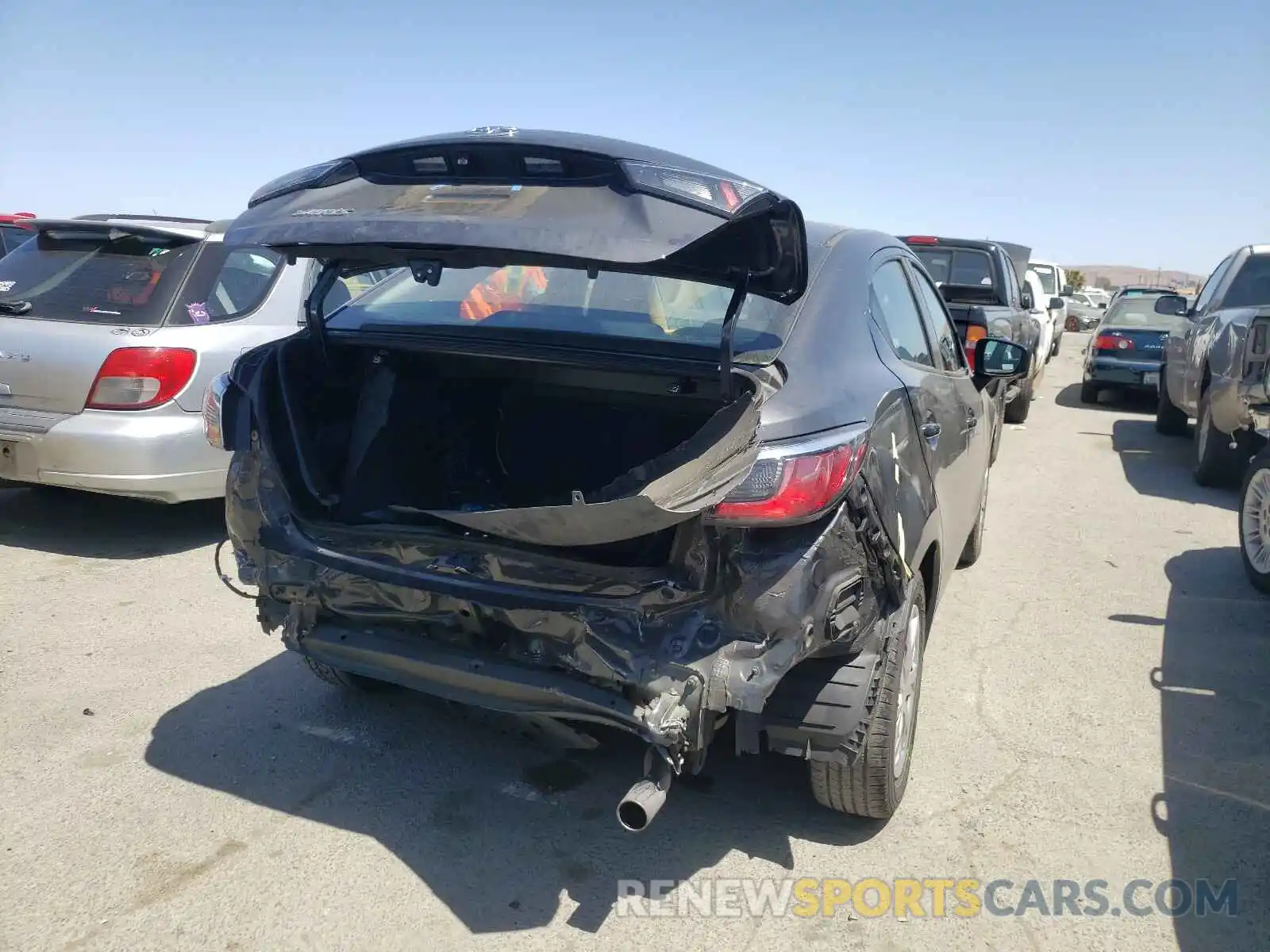 9 Photograph of a damaged car 3MYDLBYV0KY524196 TOYOTA YARIS 2019