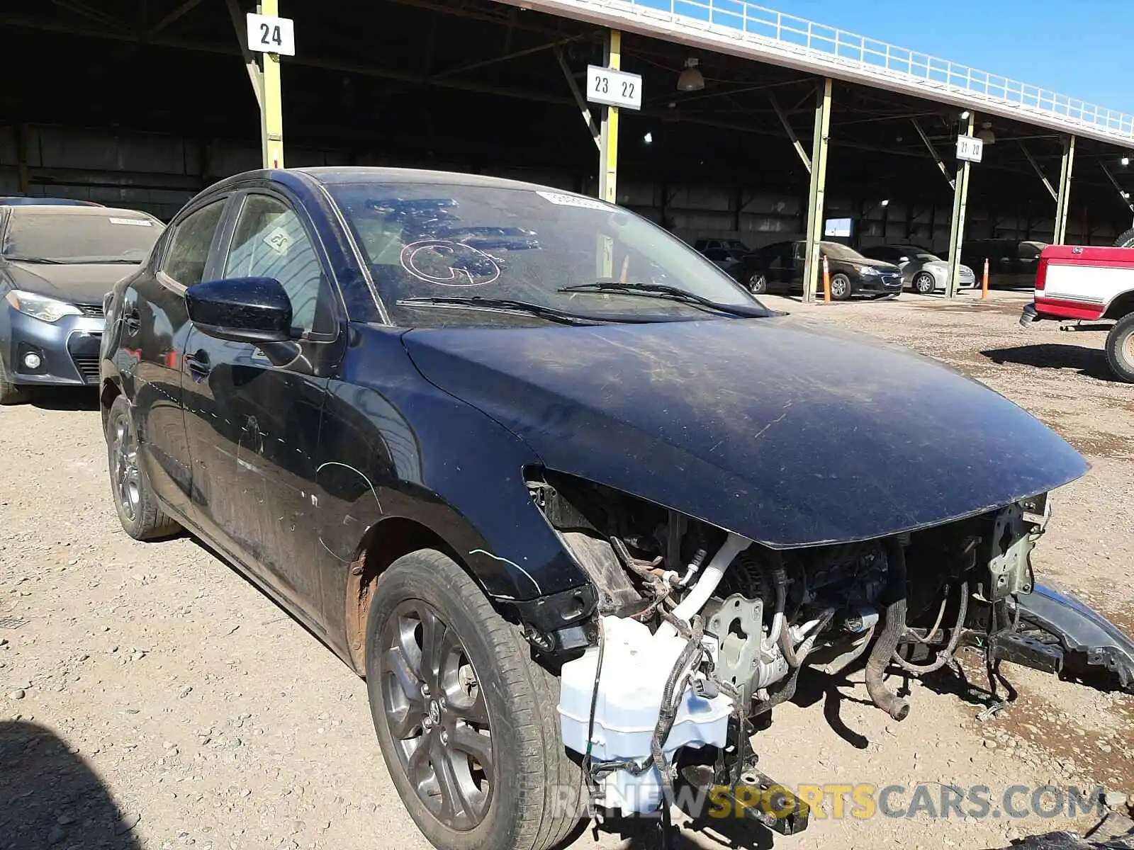 1 Photograph of a damaged car 3MYDLBYV0KY525882 TOYOTA YARIS 2019