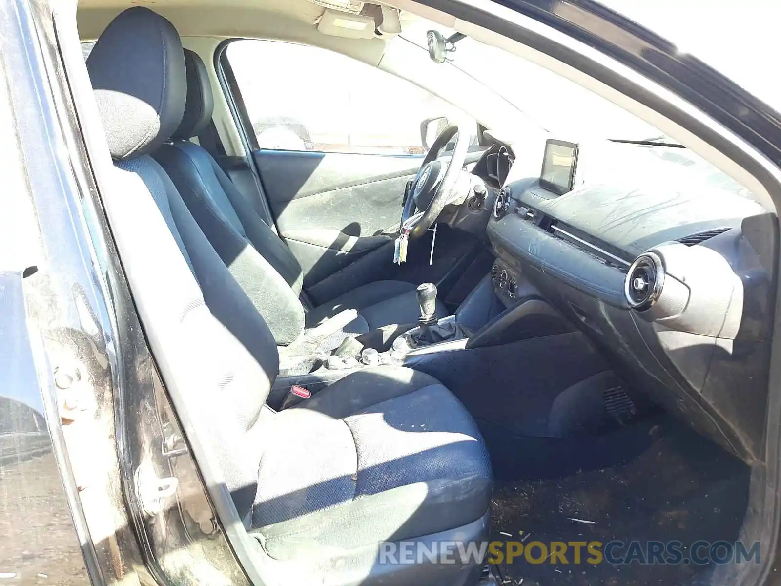 5 Photograph of a damaged car 3MYDLBYV0KY525882 TOYOTA YARIS 2019