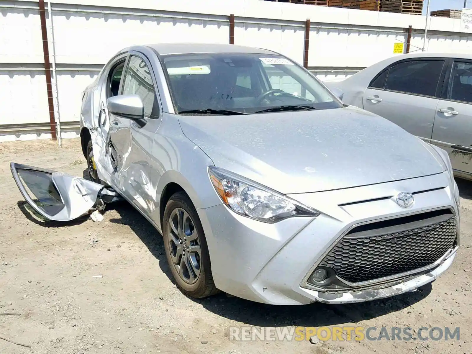 1 Photograph of a damaged car 3MYDLBYV0KY525901 TOYOTA YARIS 2019