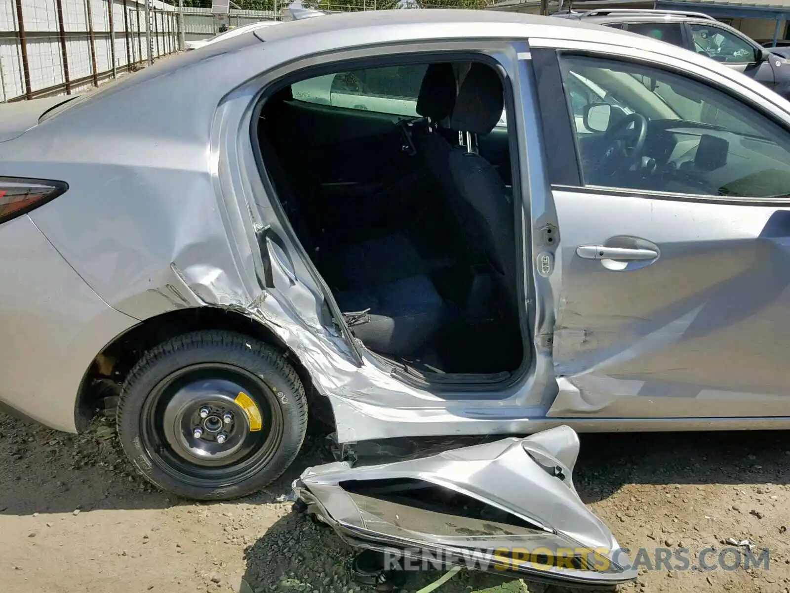 9 Photograph of a damaged car 3MYDLBYV0KY525901 TOYOTA YARIS 2019