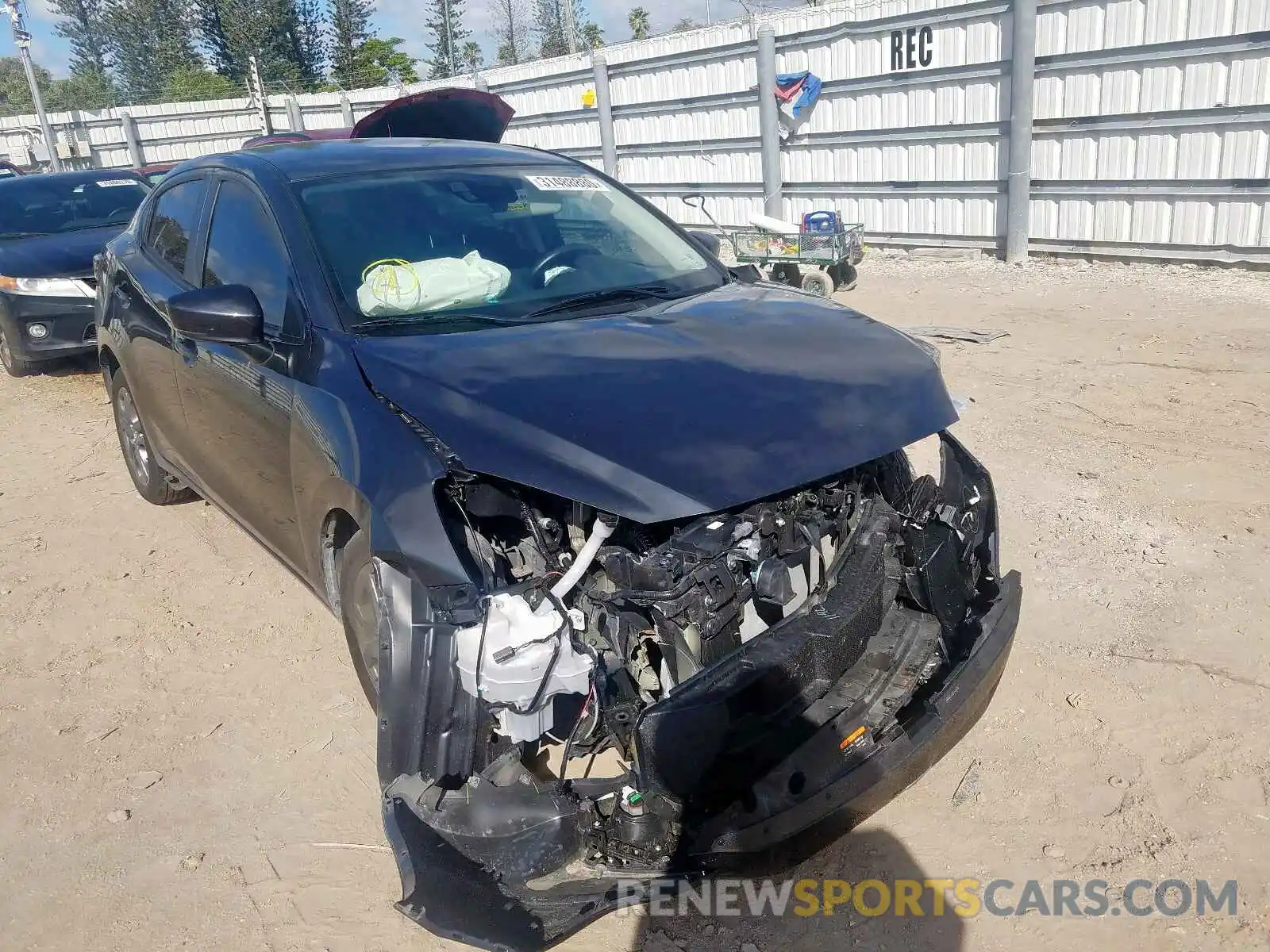 1 Photograph of a damaged car 3MYDLBYV0KY527518 TOYOTA YARIS 2019