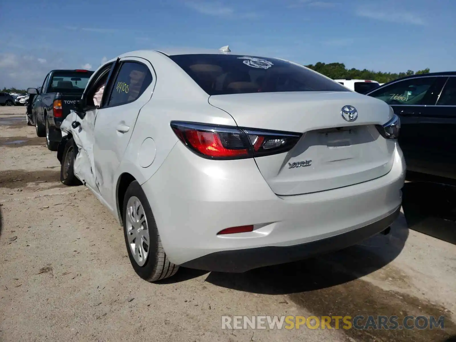 3 Фотография поврежденного автомобиля 3MYDLBYV0KY528426 TOYOTA YARIS 2019