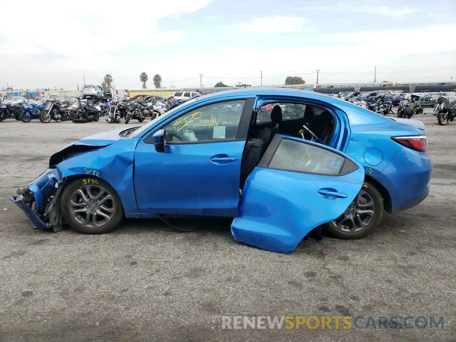 10 Photograph of a damaged car 3MYDLBYV1KY500411 TOYOTA YARIS 2019