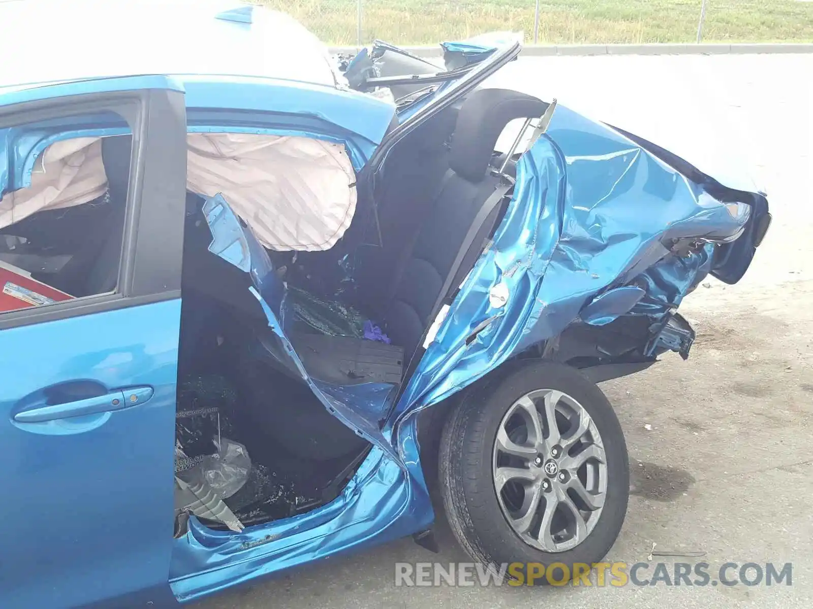 9 Photograph of a damaged car 3MYDLBYV1KY503020 TOYOTA YARIS 2019