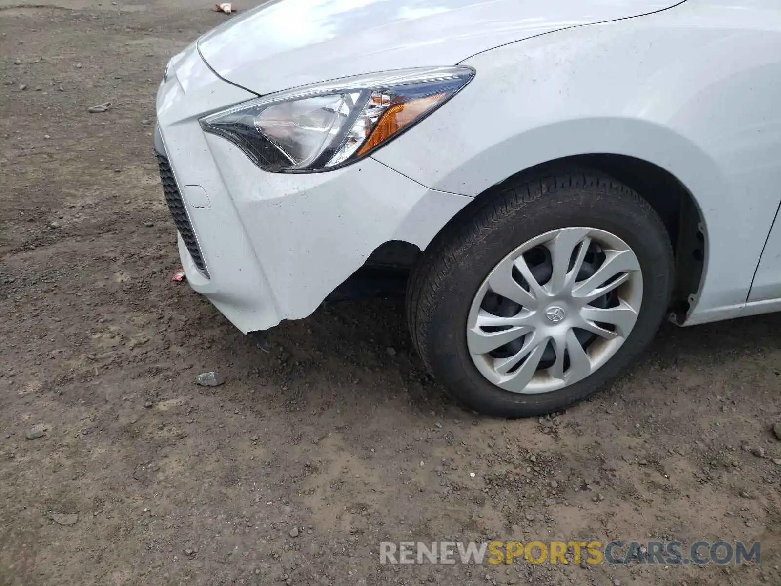 9 Photograph of a damaged car 3MYDLBYV1KY508122 TOYOTA YARIS 2019