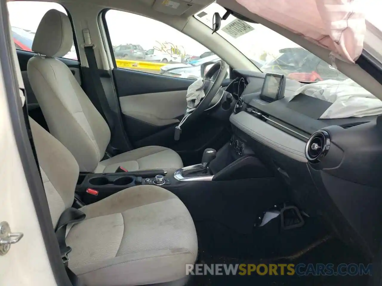 5 Photograph of a damaged car 3MYDLBYV1KY511232 TOYOTA YARIS 2019