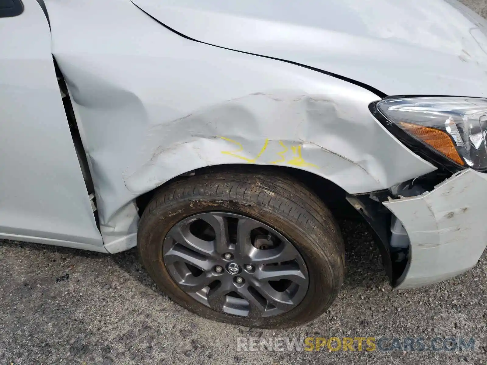 9 Photograph of a damaged car 3MYDLBYV1KY511702 TOYOTA YARIS 2019