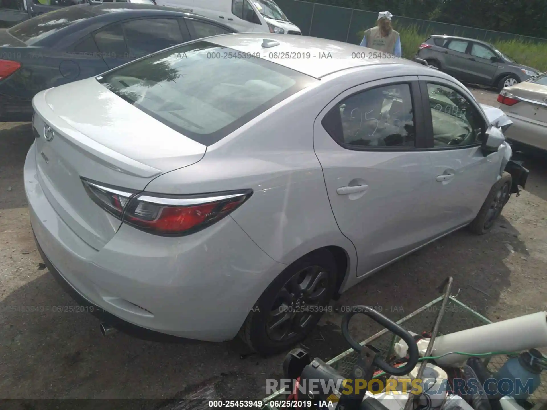 4 Фотография поврежденного автомобиля 3MYDLBYV1KY512834 TOYOTA YARIS 2019