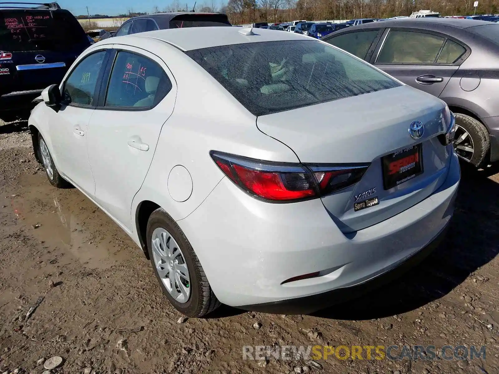 3 Фотография поврежденного автомобиля 3MYDLBYV1KY518410 TOYOTA YARIS 2019