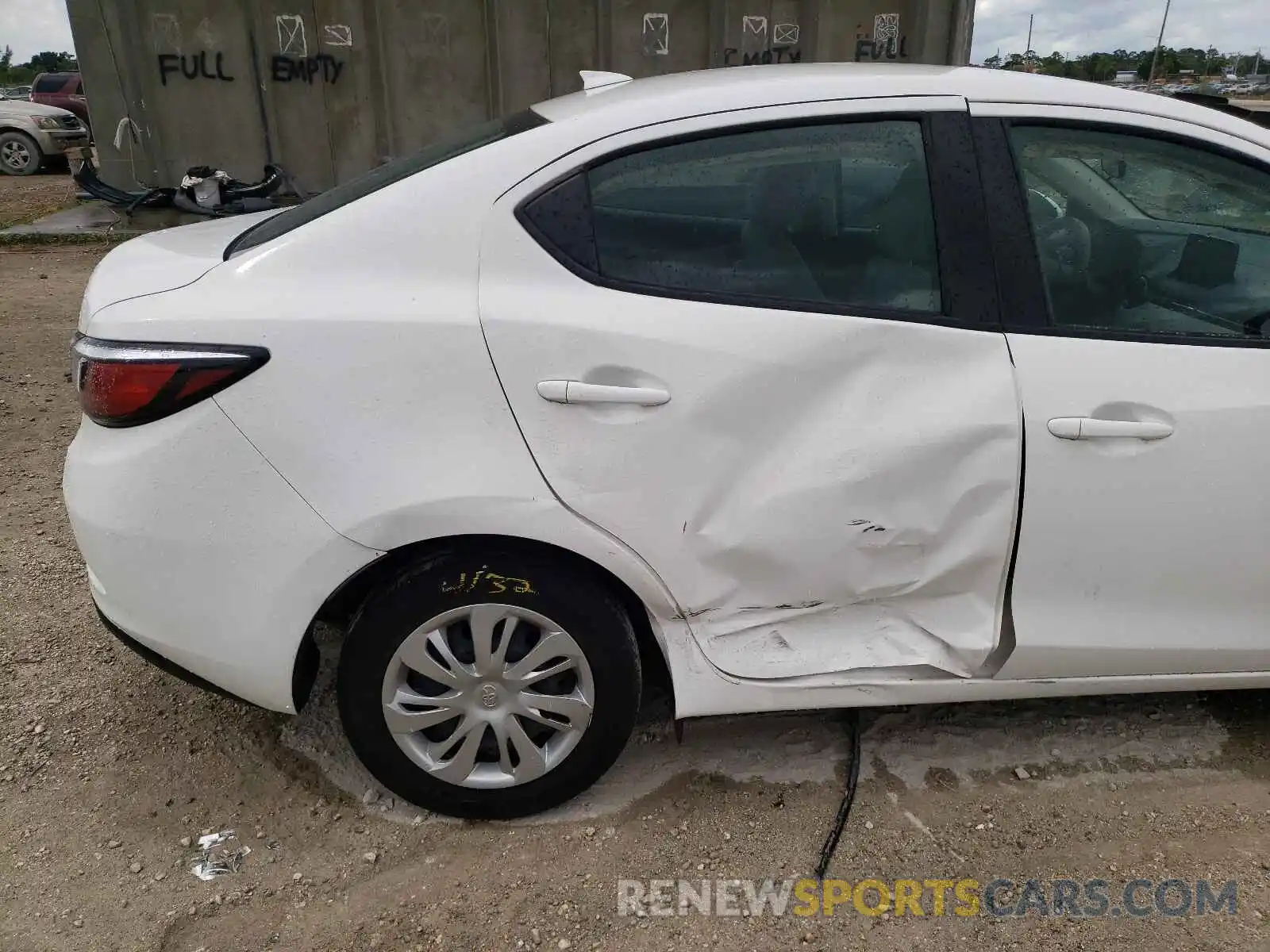 9 Photograph of a damaged car 3MYDLBYV1KY520125 TOYOTA YARIS 2019