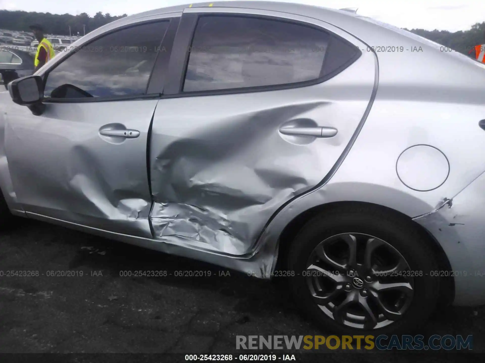 6 Photograph of a damaged car 3MYDLBYV1KY520383 TOYOTA YARIS 2019