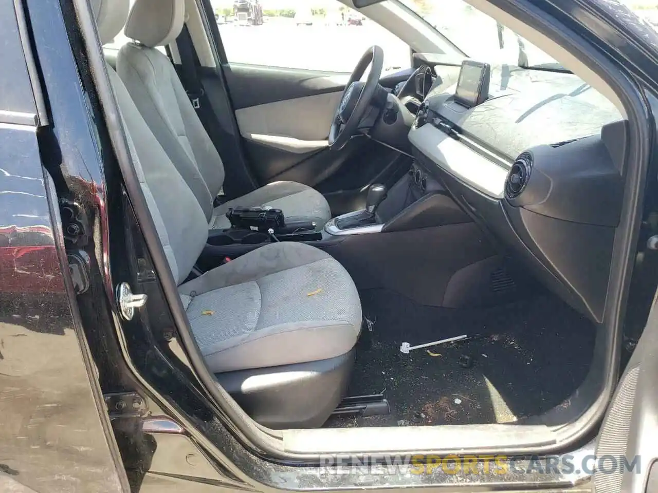 5 Photograph of a damaged car 3MYDLBYV1KY521095 TOYOTA YARIS 2019