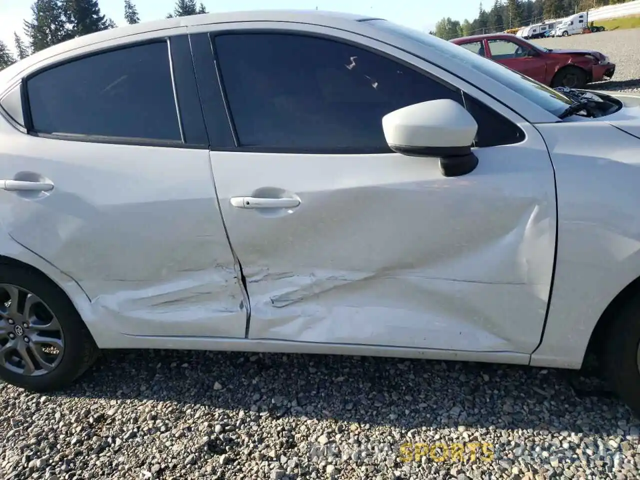 9 Photograph of a damaged car 3MYDLBYV1KY521565 TOYOTA YARIS 2019