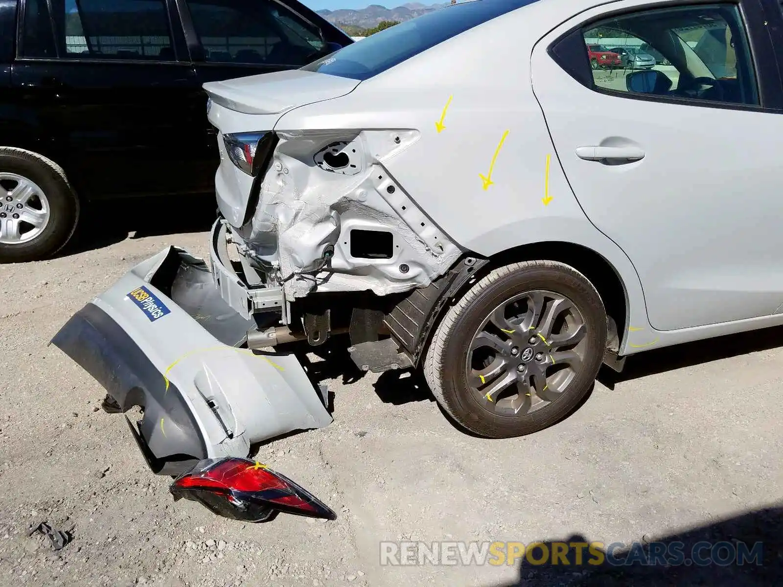 9 Photograph of a damaged car 3MYDLBYV1KY522490 TOYOTA YARIS 2019