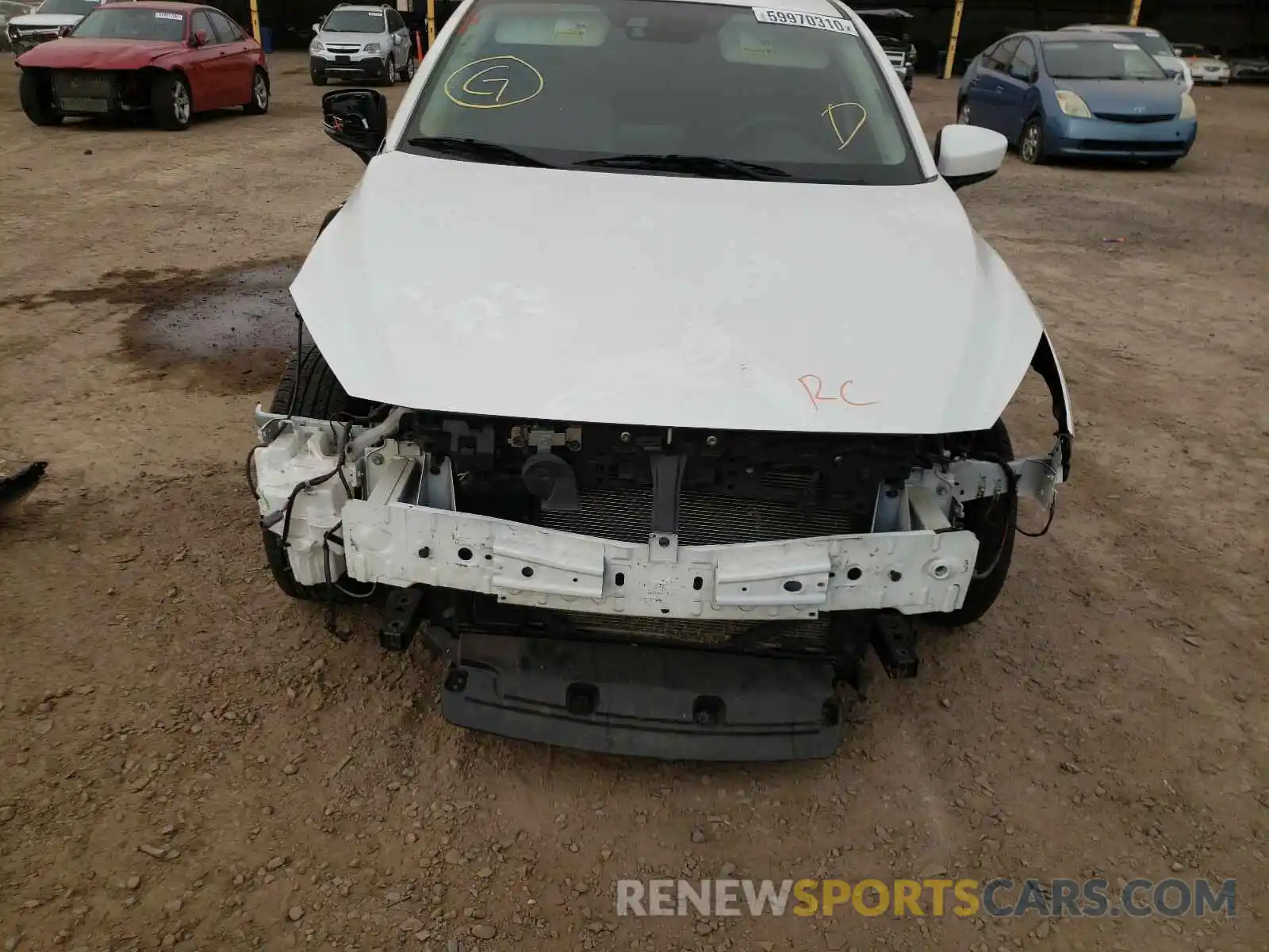 9 Photograph of a damaged car 3MYDLBYV1KY523381 TOYOTA YARIS 2019