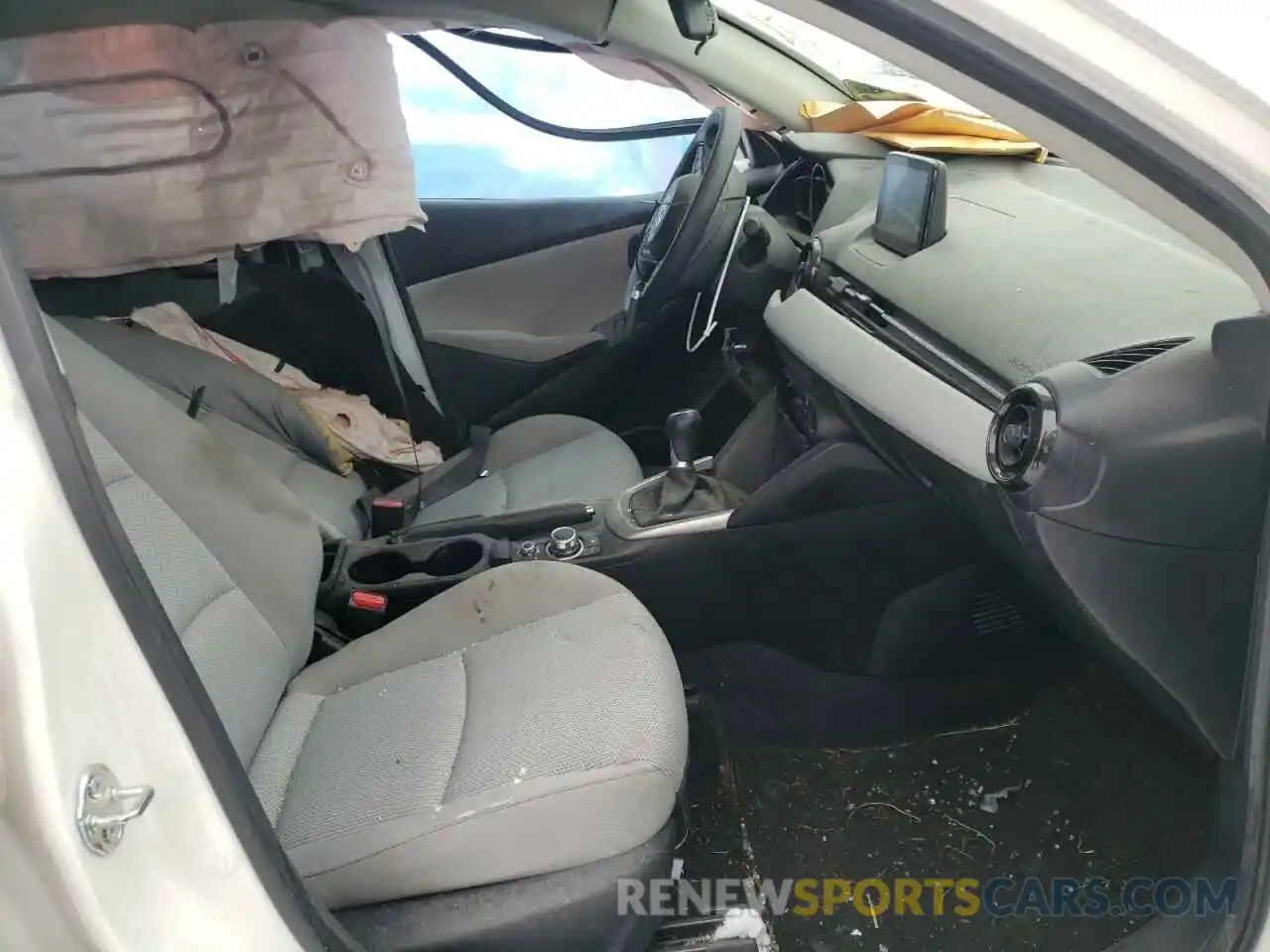 5 Photograph of a damaged car 3MYDLBYV1KY526443 TOYOTA YARIS 2019