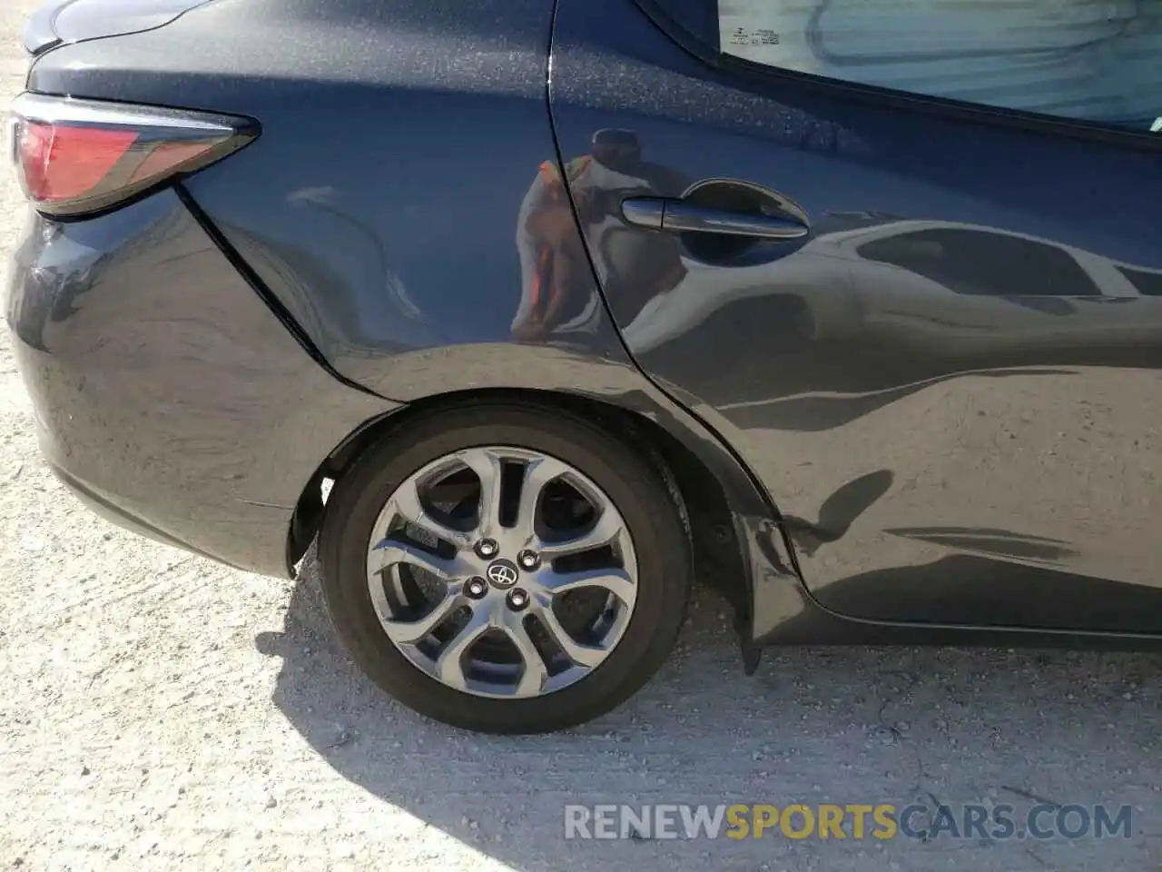 9 Photograph of a damaged car 3MYDLBYV2KY507433 TOYOTA YARIS 2019