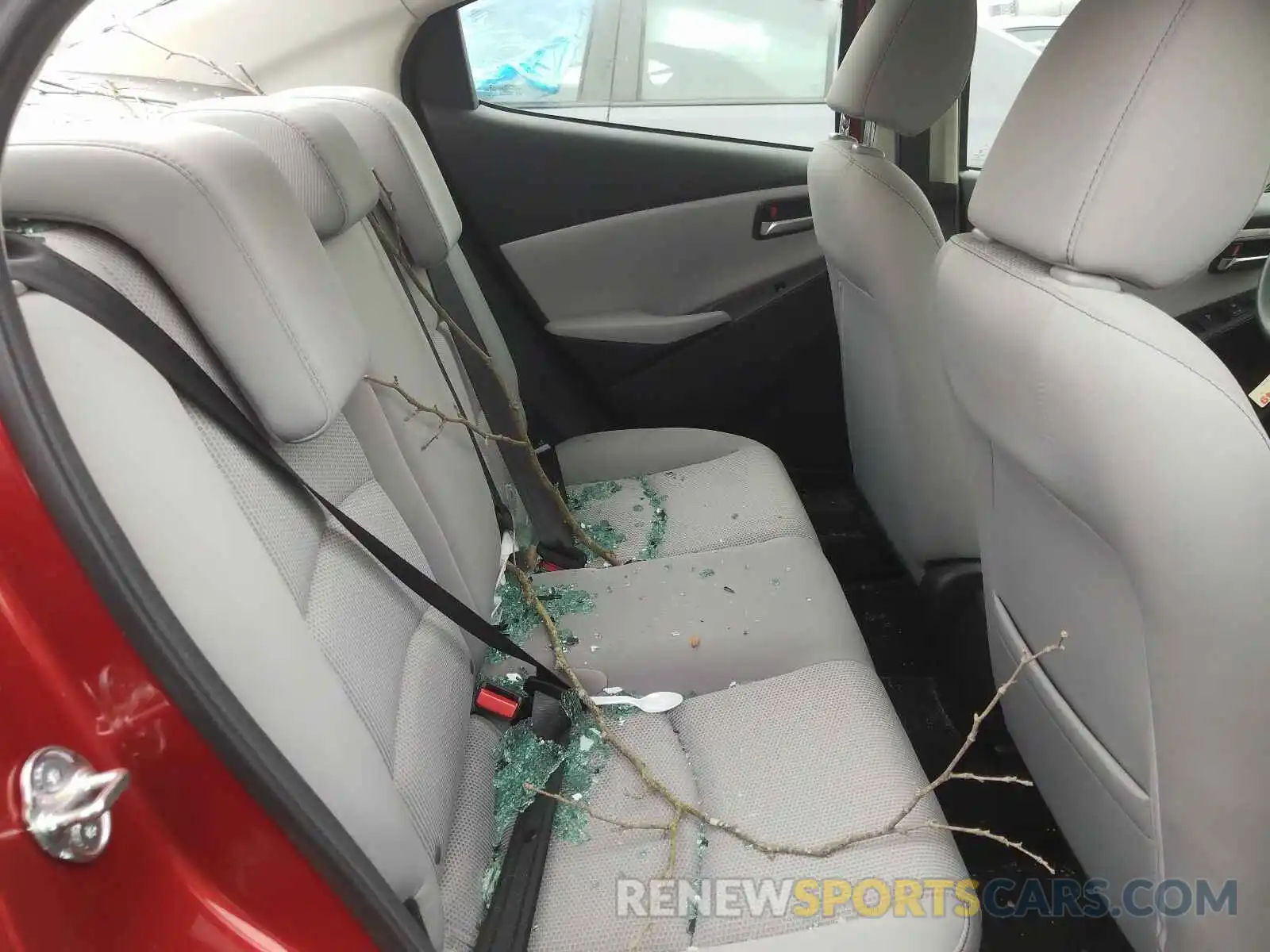 6 Photograph of a damaged car 3MYDLBYV2KY510865 TOYOTA YARIS 2019