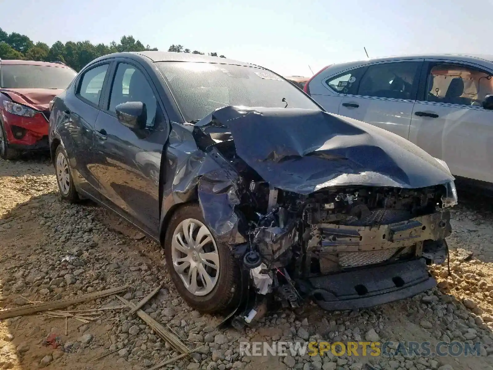 1 Фотография поврежденного автомобиля 3MYDLBYV2KY512275 TOYOTA YARIS 2019