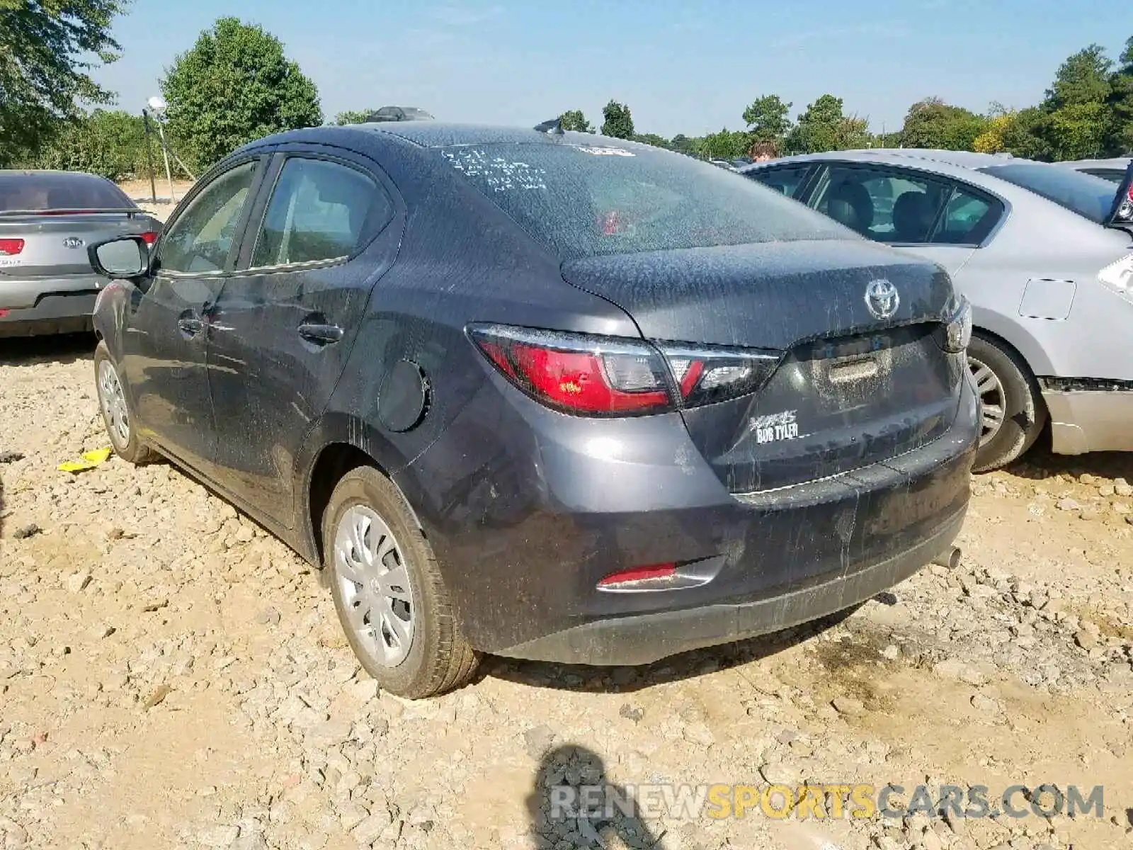 3 Фотография поврежденного автомобиля 3MYDLBYV2KY512275 TOYOTA YARIS 2019