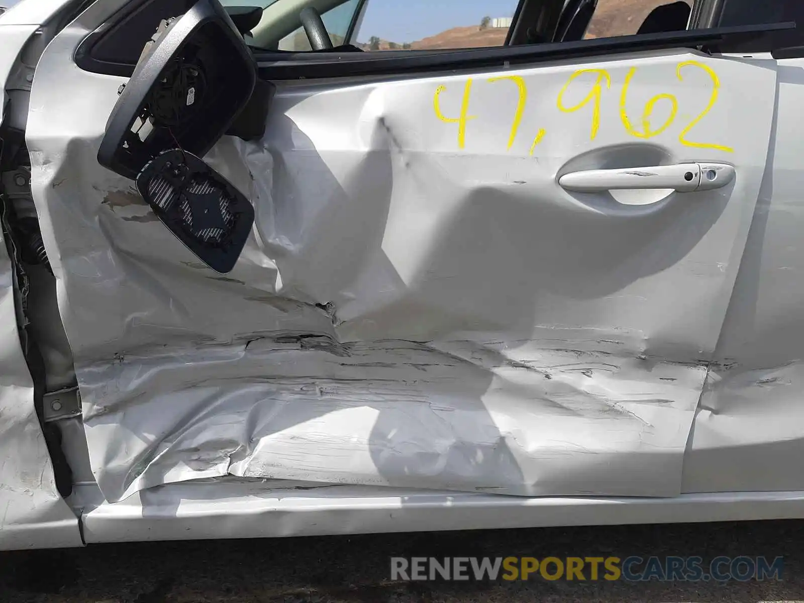 10 Photograph of a damaged car 3MYDLBYV2KY516567 TOYOTA YARIS 2019