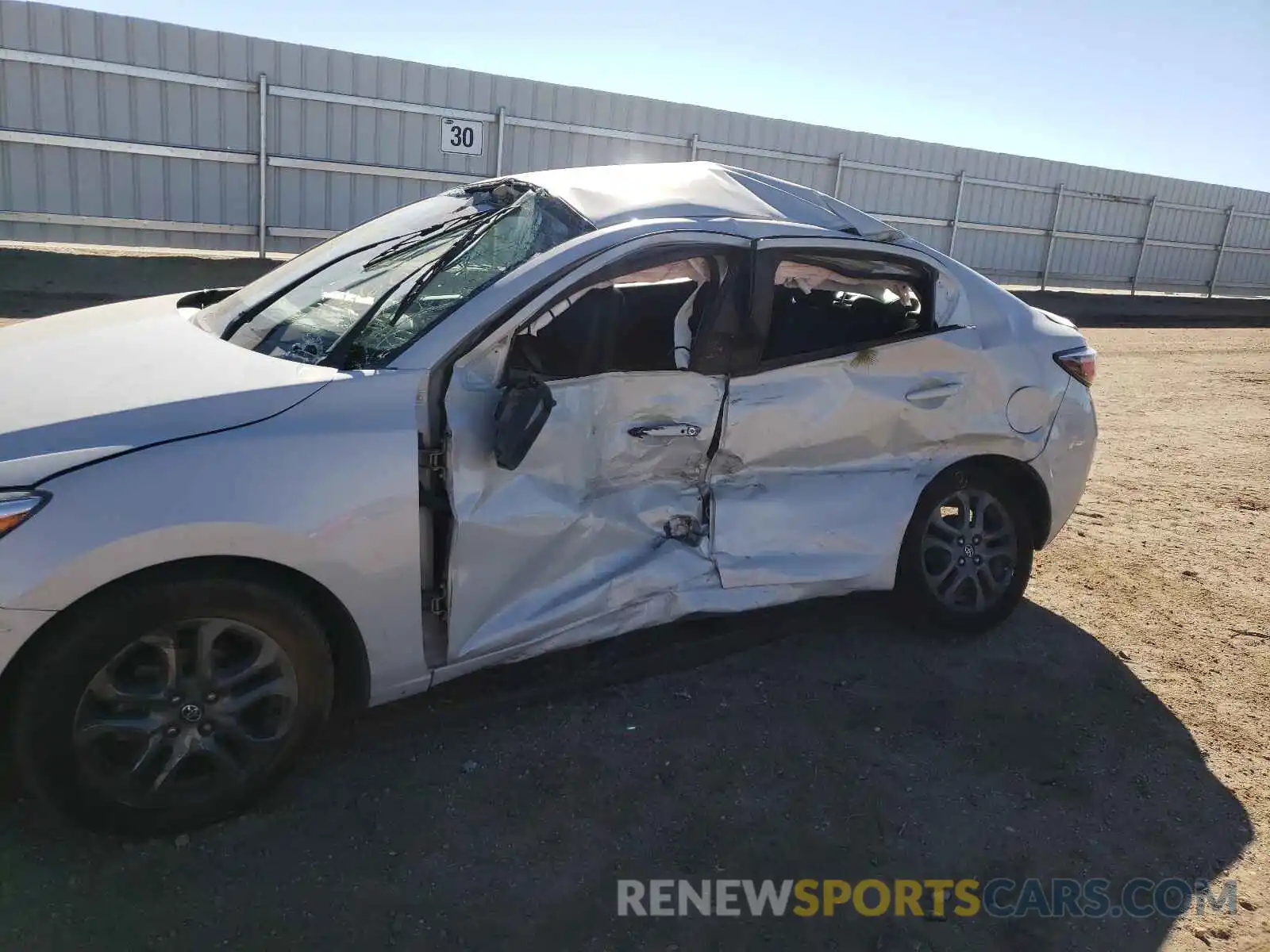 9 Photograph of a damaged car 3MYDLBYV2KY517217 TOYOTA YARIS 2019