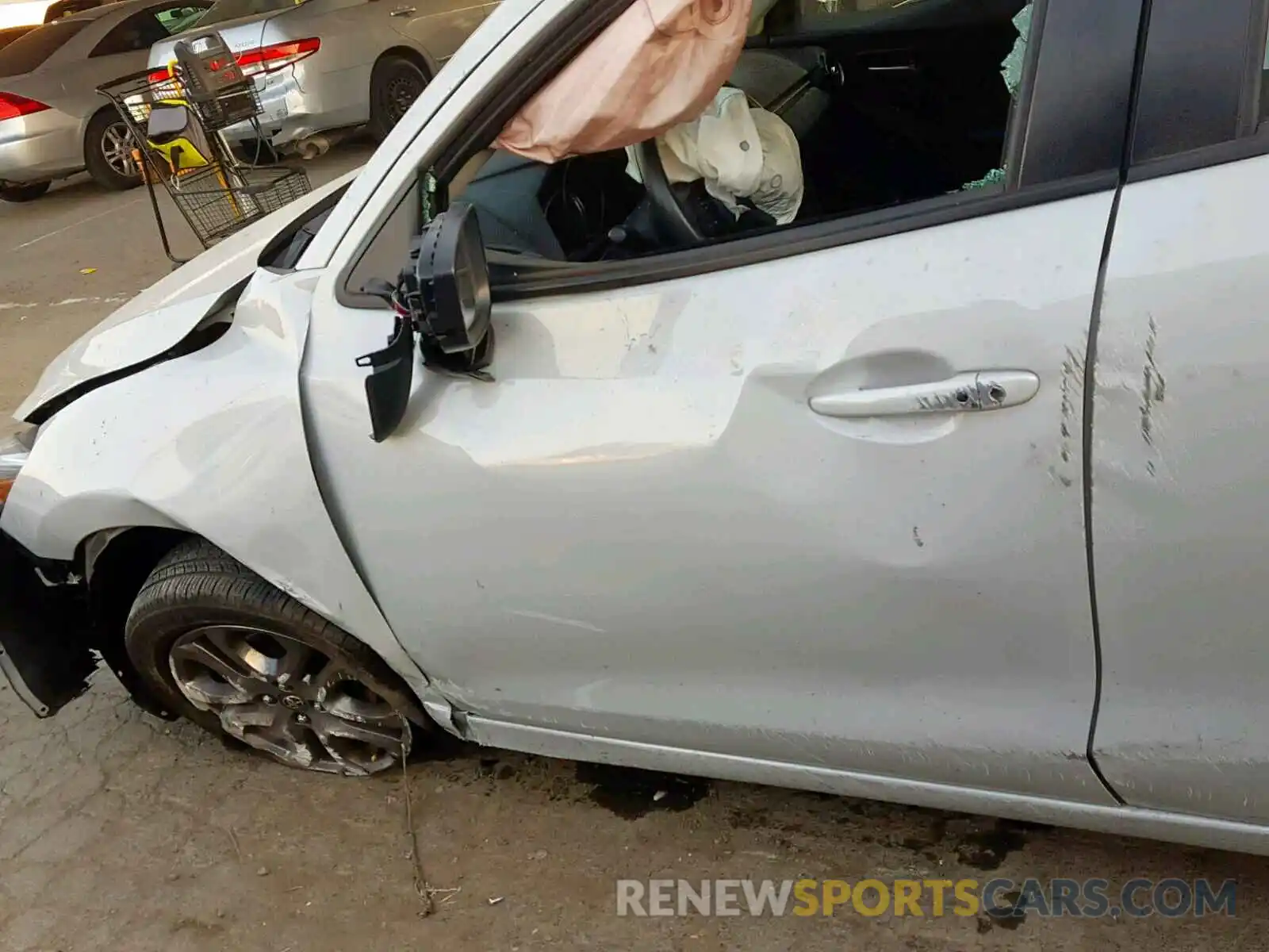 9 Photograph of a damaged car 3MYDLBYV2KY521588 TOYOTA YARIS 2019