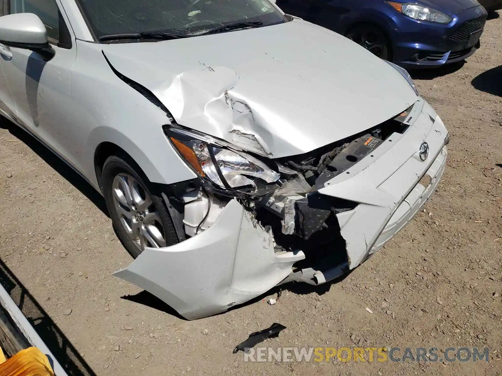 9 Photograph of a damaged car 3MYDLBYV2KY524751 TOYOTA YARIS 2019