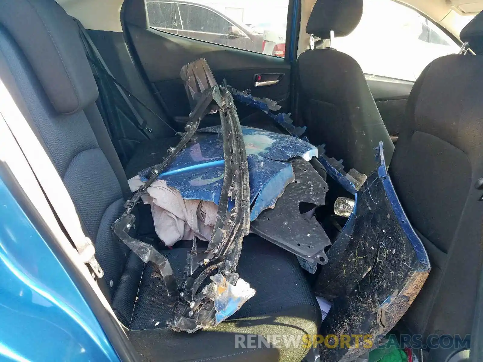 6 Photograph of a damaged car 3MYDLBYV2KY525088 TOYOTA YARIS 2019