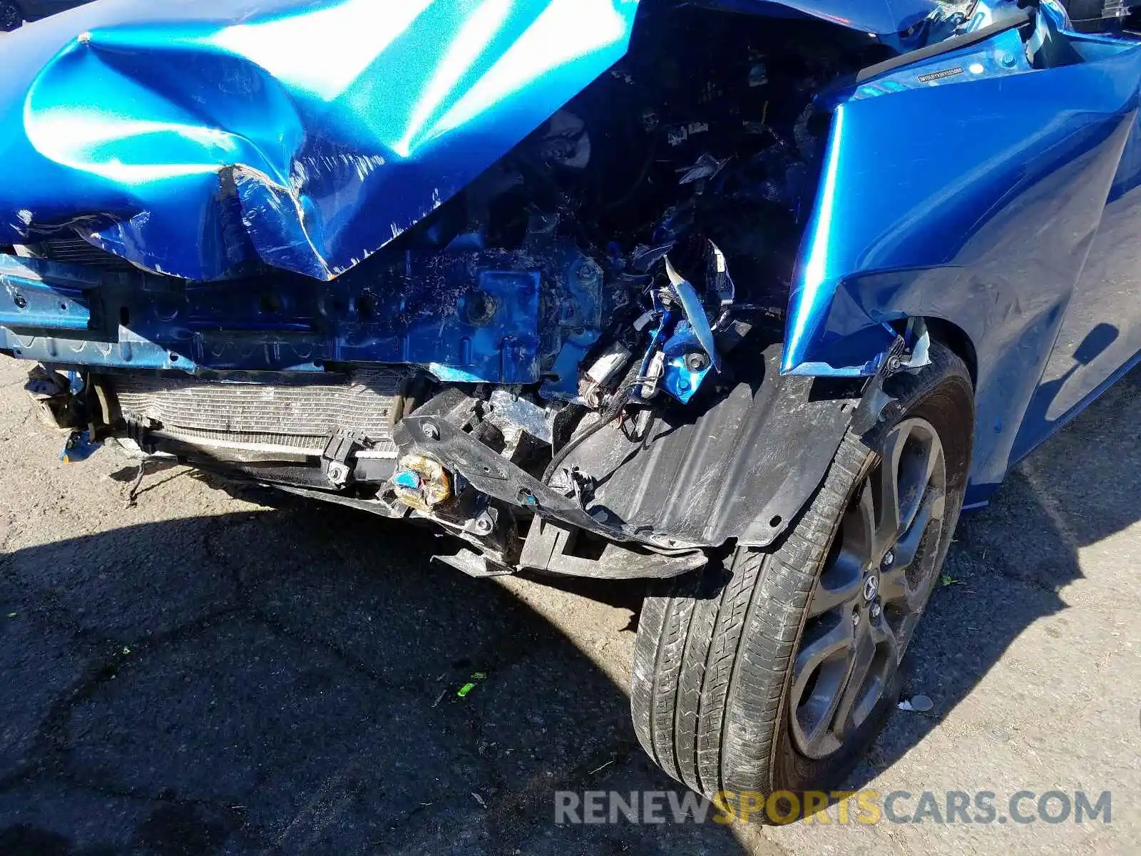 9 Photograph of a damaged car 3MYDLBYV2KY525088 TOYOTA YARIS 2019