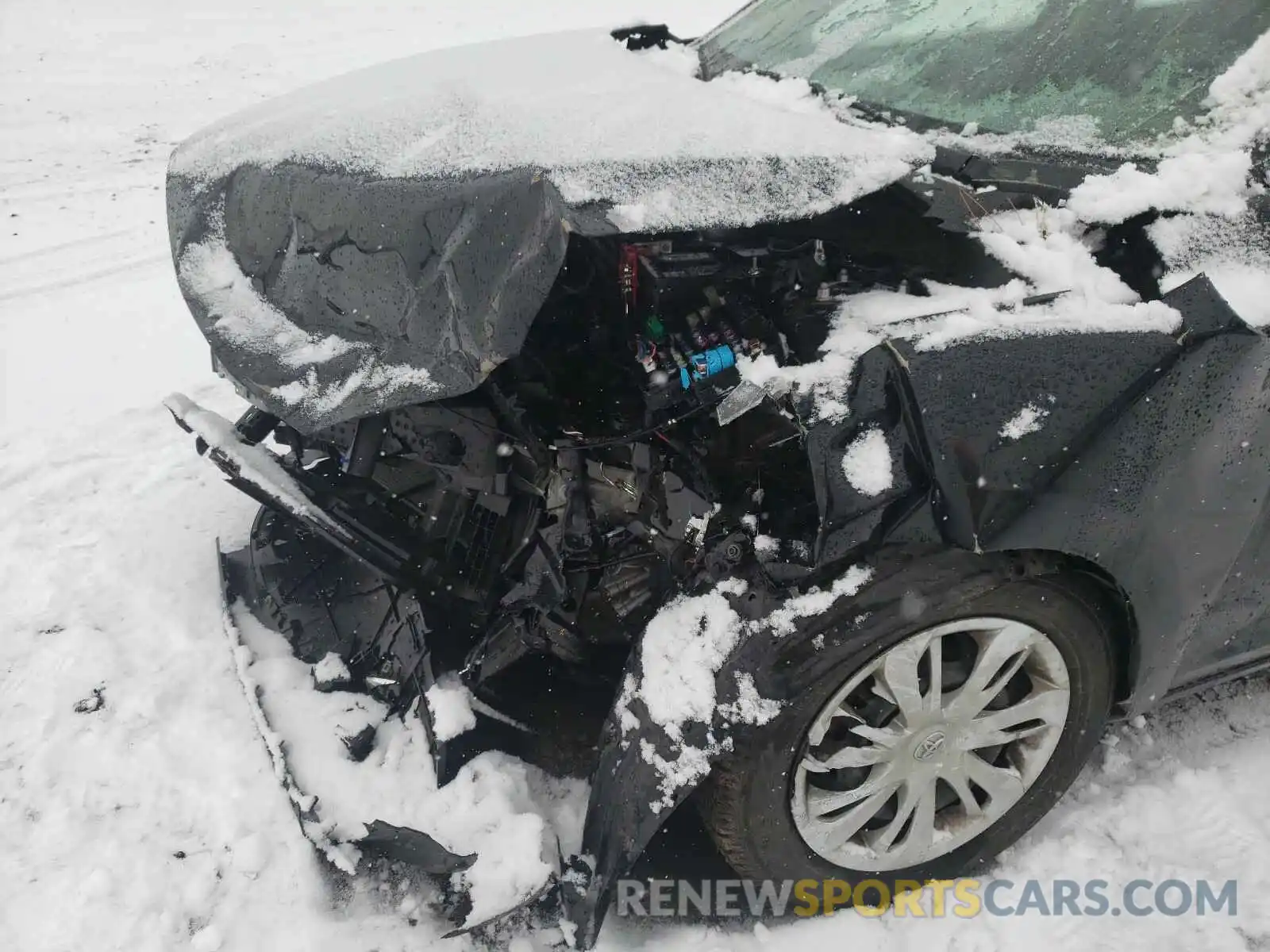 9 Photograph of a damaged car 3MYDLBYV2KY525592 TOYOTA YARIS 2019