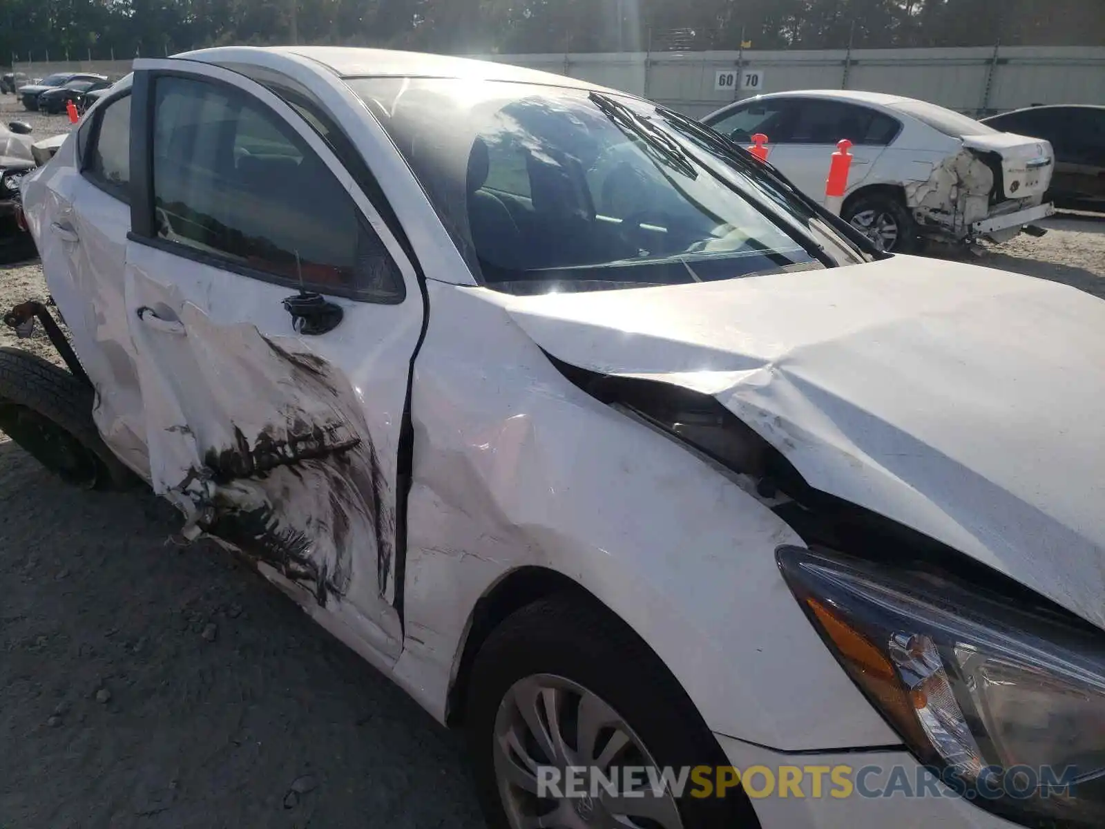 9 Photograph of a damaged car 3MYDLBYV2KY528556 TOYOTA YARIS 2019