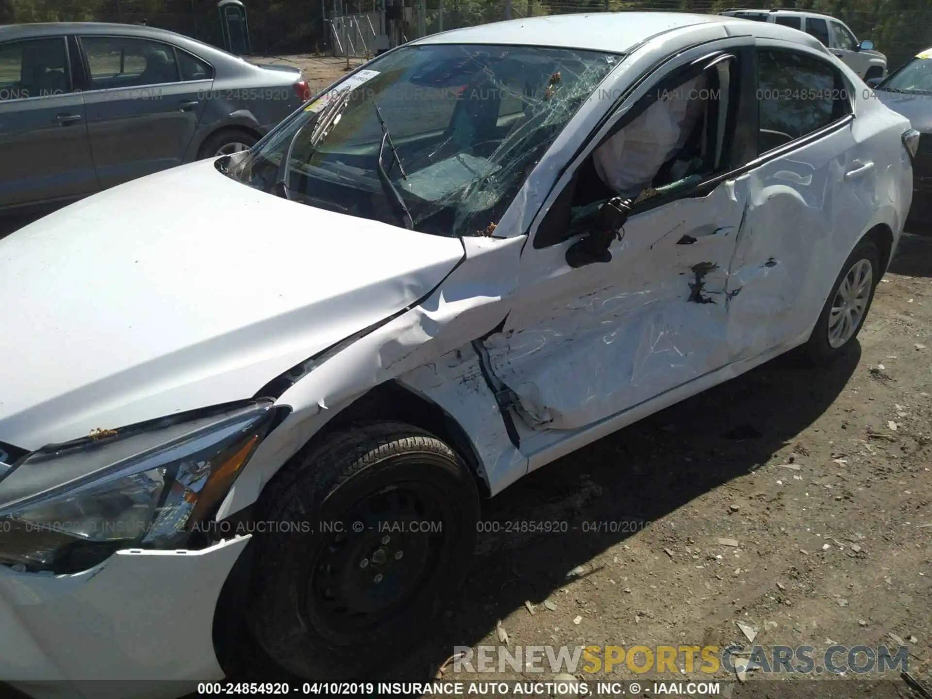 6 Photograph of a damaged car 3MYDLBYV3KY502208 TOYOTA YARIS 2019