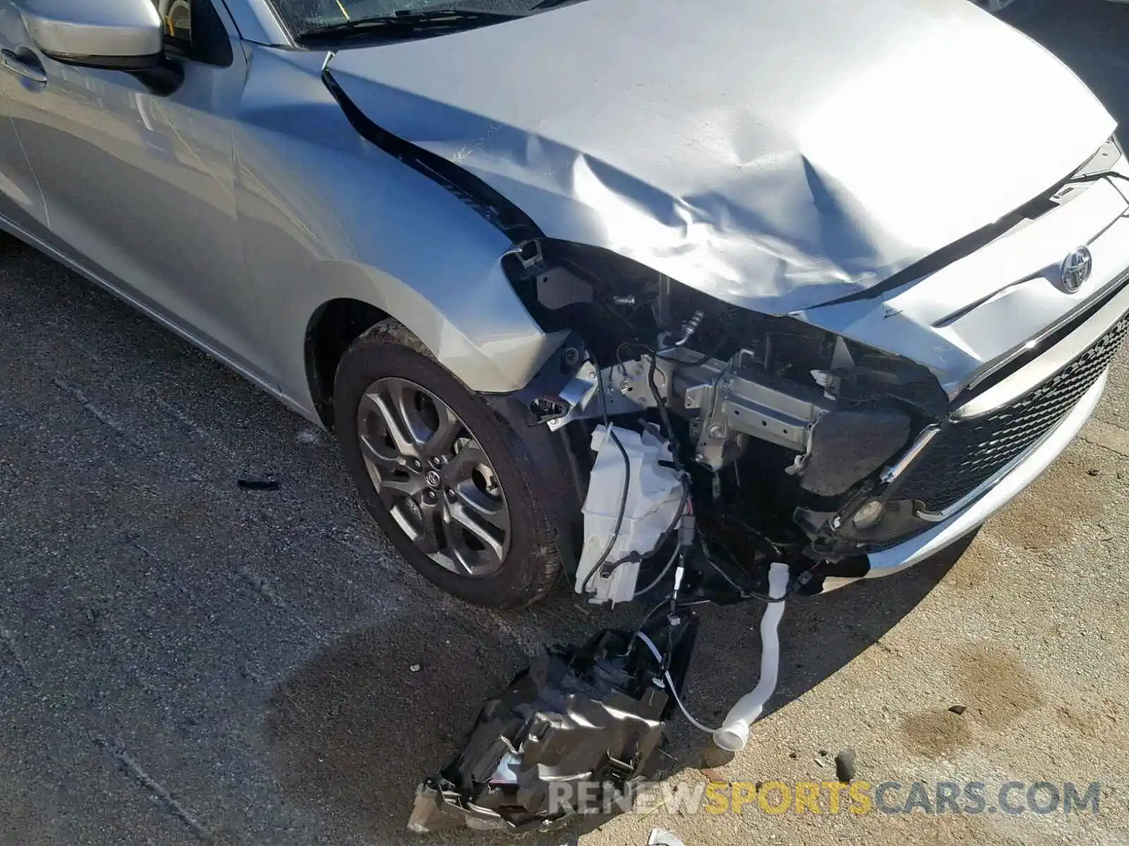 9 Photograph of a damaged car 3MYDLBYV3KY502340 TOYOTA YARIS 2019