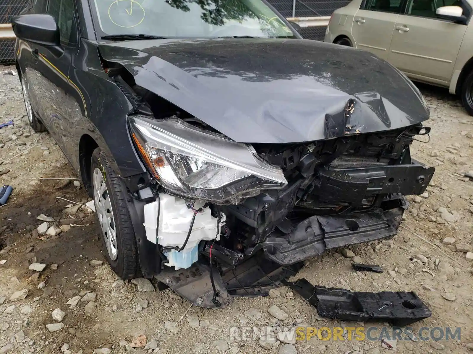 9 Photograph of a damaged car 3MYDLBYV3KY503715 TOYOTA YARIS 2019