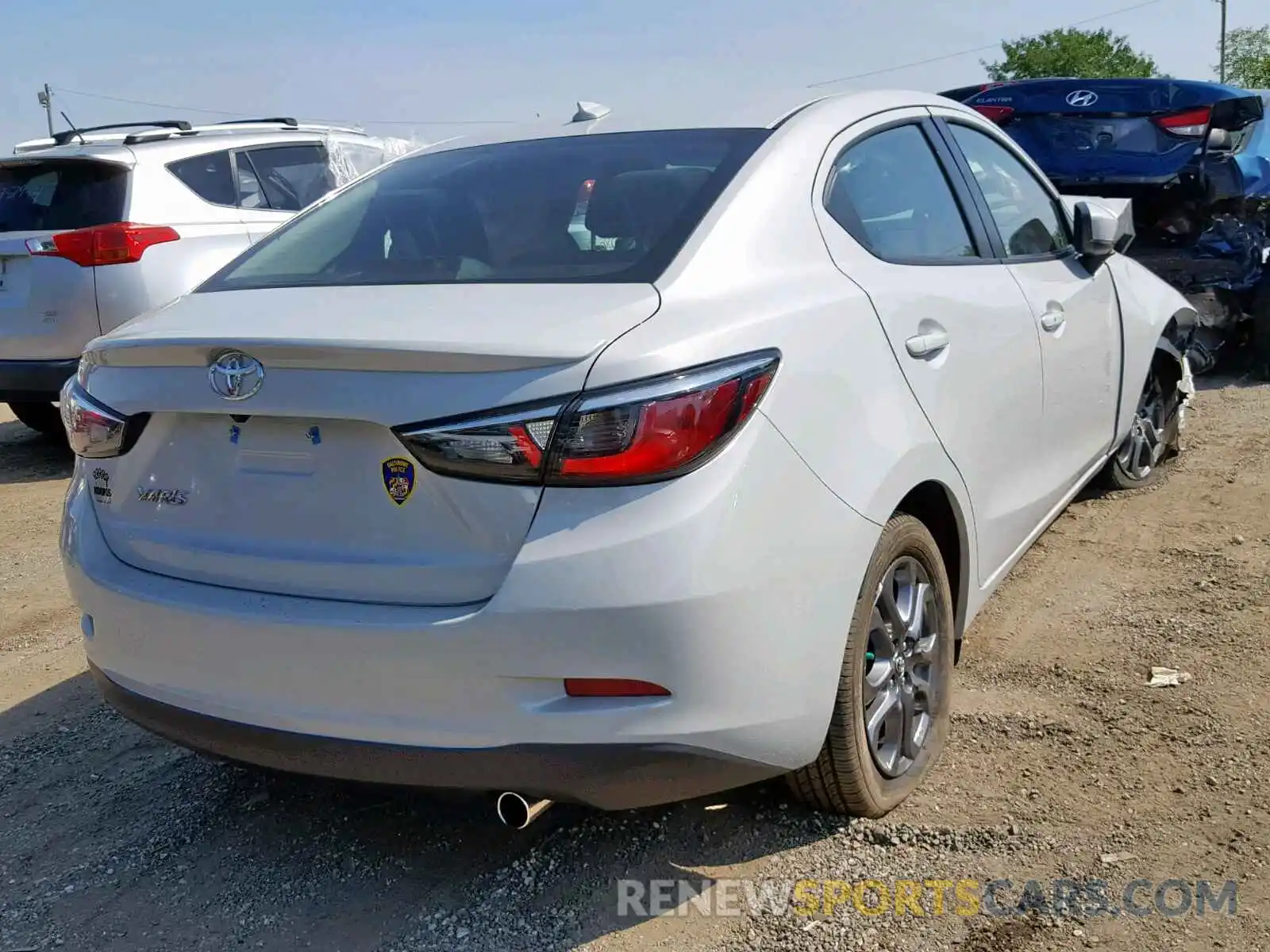 4 Фотография поврежденного автомобиля 3MYDLBYV3KY503746 TOYOTA YARIS 2019