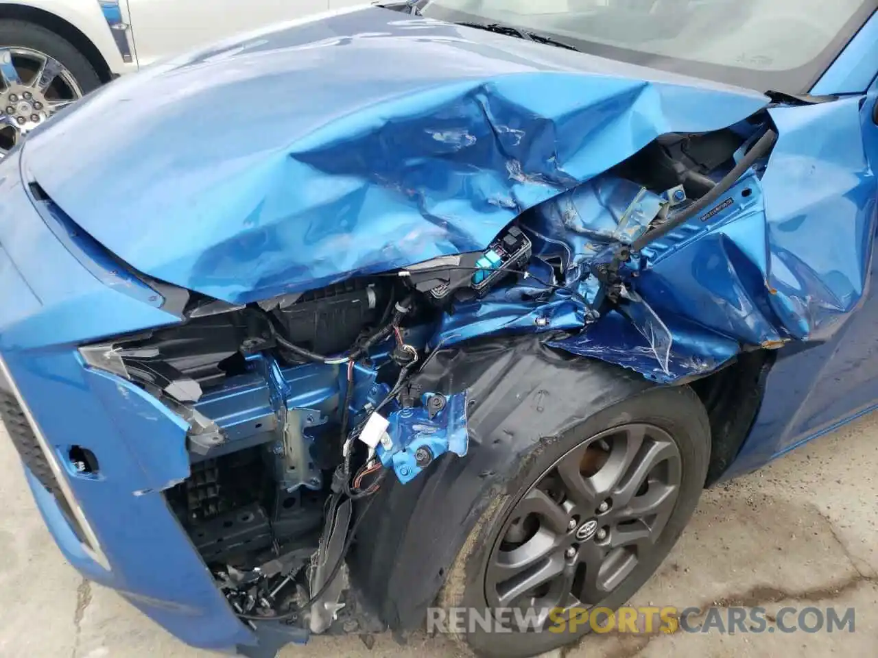 9 Photograph of a damaged car 3MYDLBYV3KY508719 TOYOTA YARIS 2019