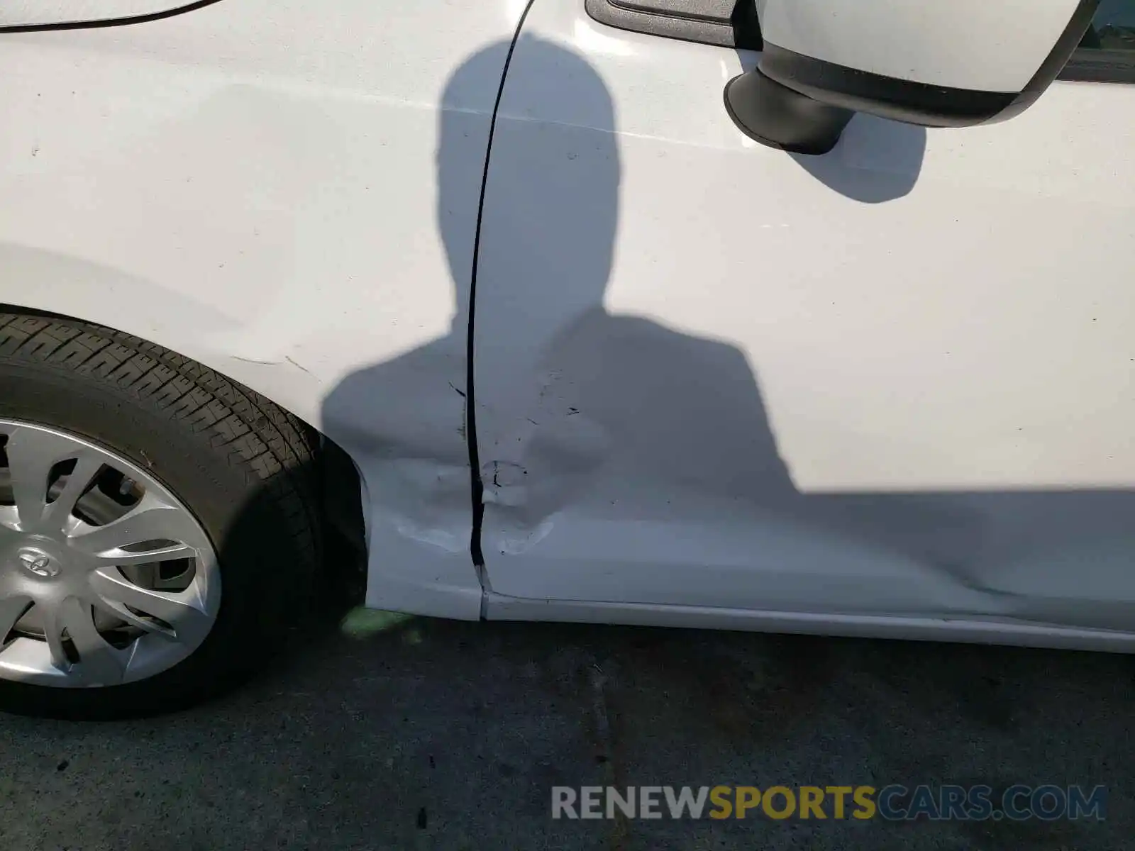 9 Photograph of a damaged car 3MYDLBYV3KY512401 TOYOTA YARIS 2019