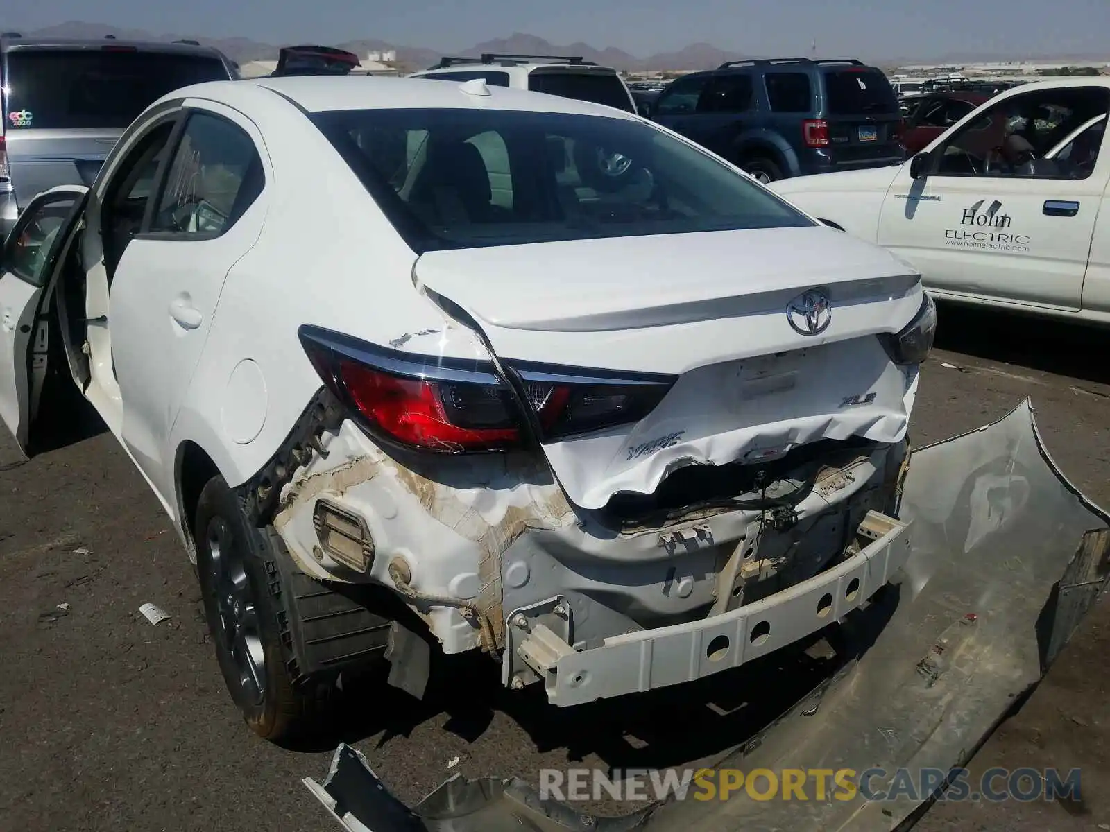 3 Photograph of a damaged car 3MYDLBYV3KY513841 TOYOTA YARIS 2019