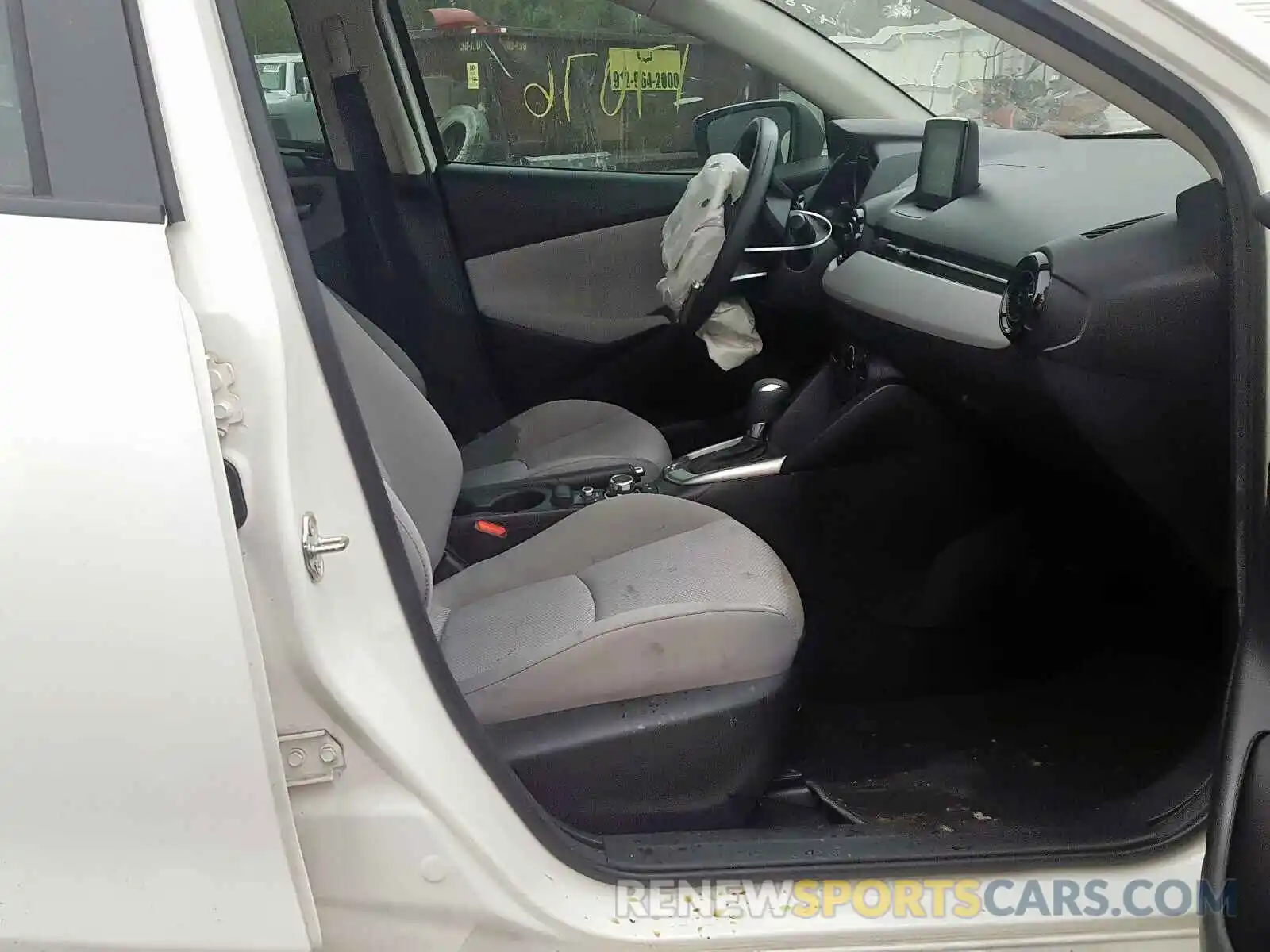 5 Photograph of a damaged car 3MYDLBYV3KY514780 TOYOTA YARIS 2019