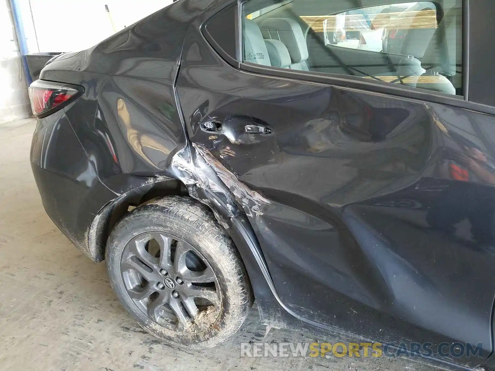 9 Photograph of a damaged car 3MYDLBYV3KY516075 TOYOTA YARIS 2019