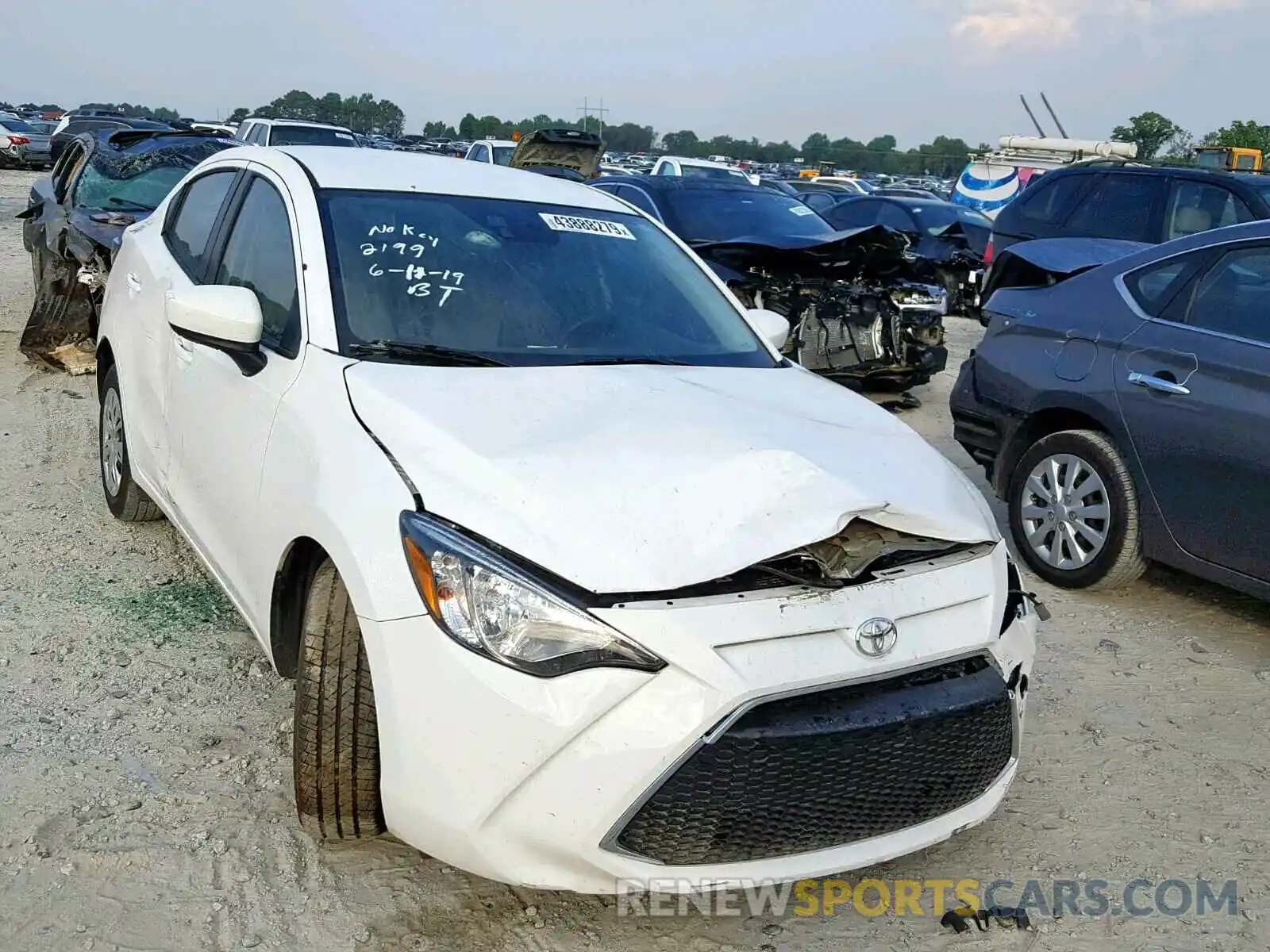 1 Фотография поврежденного автомобиля 3MYDLBYV3KY518005 TOYOTA YARIS 2019