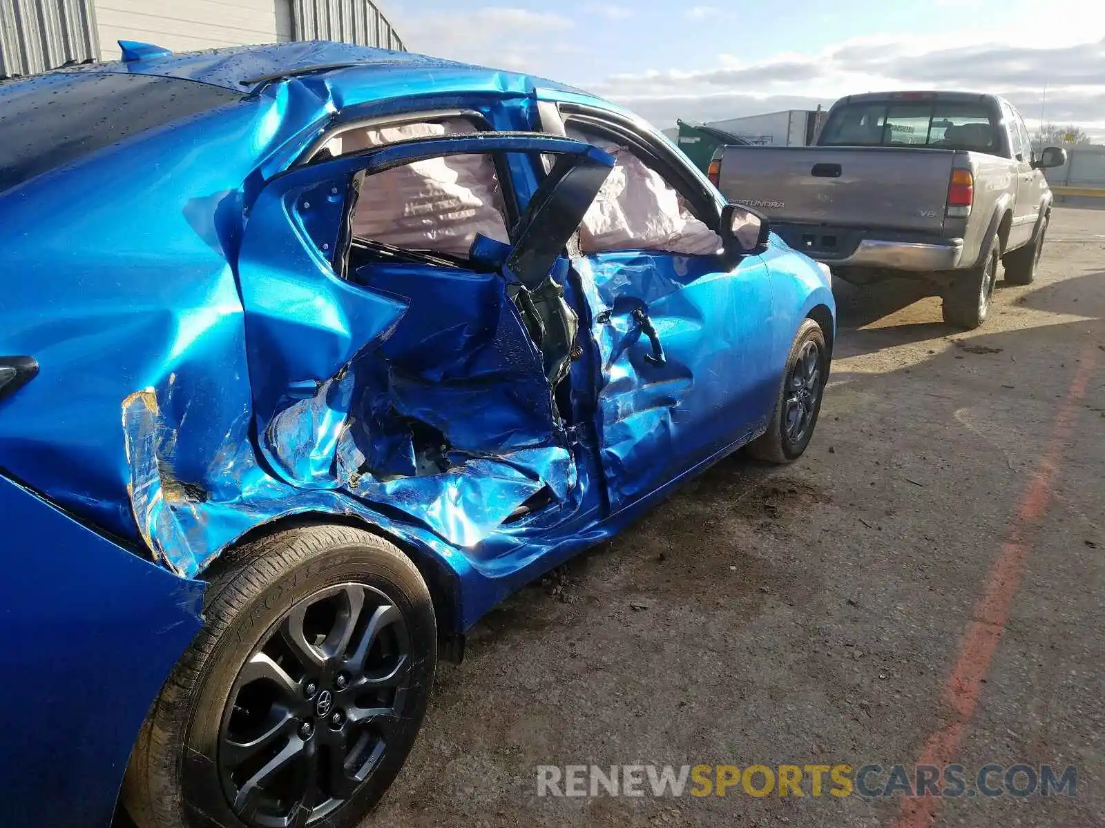 9 Photograph of a damaged car 3MYDLBYV3KY526055 TOYOTA YARIS 2019