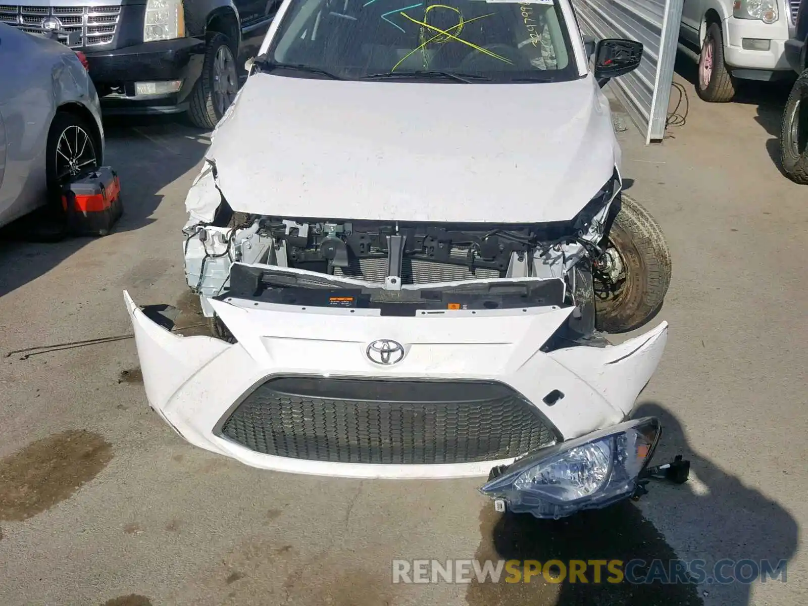 9 Photograph of a damaged car 3MYDLBYV4KY505117 TOYOTA YARIS 2019