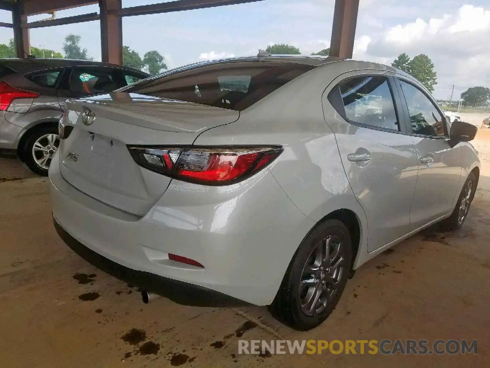 4 Photograph of a damaged car 3MYDLBYV4KY505313 TOYOTA YARIS 2019