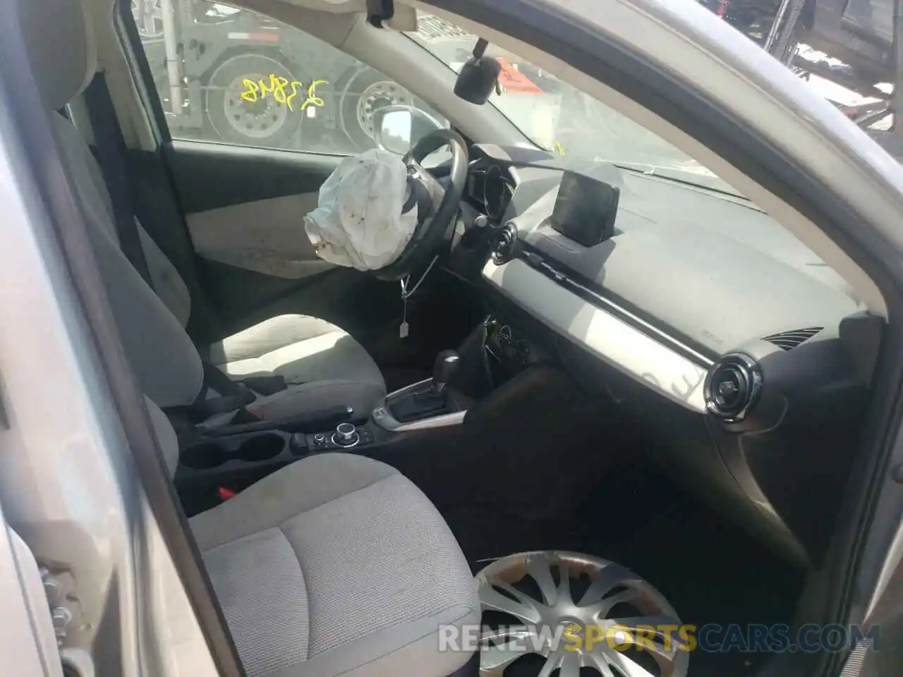 5 Photograph of a damaged car 3MYDLBYV4KY507918 TOYOTA YARIS 2019